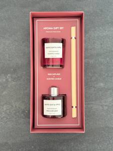 SET AROMATIC CU DIFUZOR SI LUMANARE - MAPLE LEAF & APPLE / MAPLE LEAF & APPLE НАБОР АРОМАТОВ С ДИФФУЗОРОМ И СВЕЧОЙ - MAPLE LEAF & APPLE (JA0705)