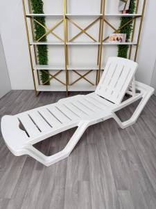 SEZLONG DIN PLASTIC «CONFORT» – ALB / ПЛАСТИКОВЫЙ ШЕЗЛОНГ «КОМФОРТ» – БЕЛЫЙ