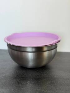 BOL DIN OTEL INOXIDABIL CU CAPAC DE CULOARE VIOLET / МИСКА ИЗ НЕРЖАВЕЮЩЕЙ СТАЛИ С КРЫШКОЙ С ФИОЛЕТОВЫМ ЦВЕТОМ (1022-4)