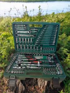 SET PROFESIONAL DE SCULE  – 150 DE PIESE / ПРОФЕССИОНАЛЬНЫЙ НАБОР ИНСТРУМЕНТОВ – 150 ПРЕДМЕТОВ