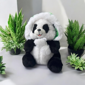 JUCARIE MOALE PANDA 27cm (CU GLUGA VERDE) / МЯГКАЯ ИГРУШКА ПАНДА 27см (С ЗЕЛЁНЫМ КАПЮШОНОМ)