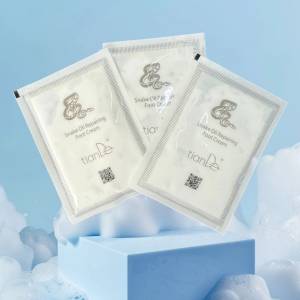 CREMA REPARATORIE PENTRU PICIOARE CU ULEI DE SARPE / КРЕМ ДЛЯ СТОП ВОССТАНАВЛИВАЮЩИЙ СО ЗМЕИНЫМ ЖИРОМ (41105)