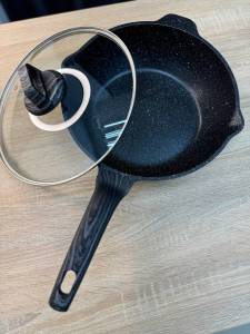 TIGAIE MARMURA CU CAPAC 28 CM /  МРАМОРНАЯ СКОВОРОДА С КРЫШКОЙ 28 СМ
