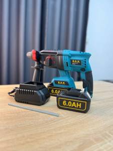 CIOCAN ROTOPERCUTOR D.D.M. CU DOUA  ACUMULATOARE IN SET / РОТОРНЫЙ МОЛОТОК Д.Д.М. С ДВУМЯ  БАТАРЕИ В КОМПЛЕКТЕ